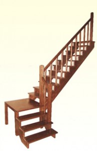 Лестница деревянная К 002. Цена витринного образца 78800 руб.